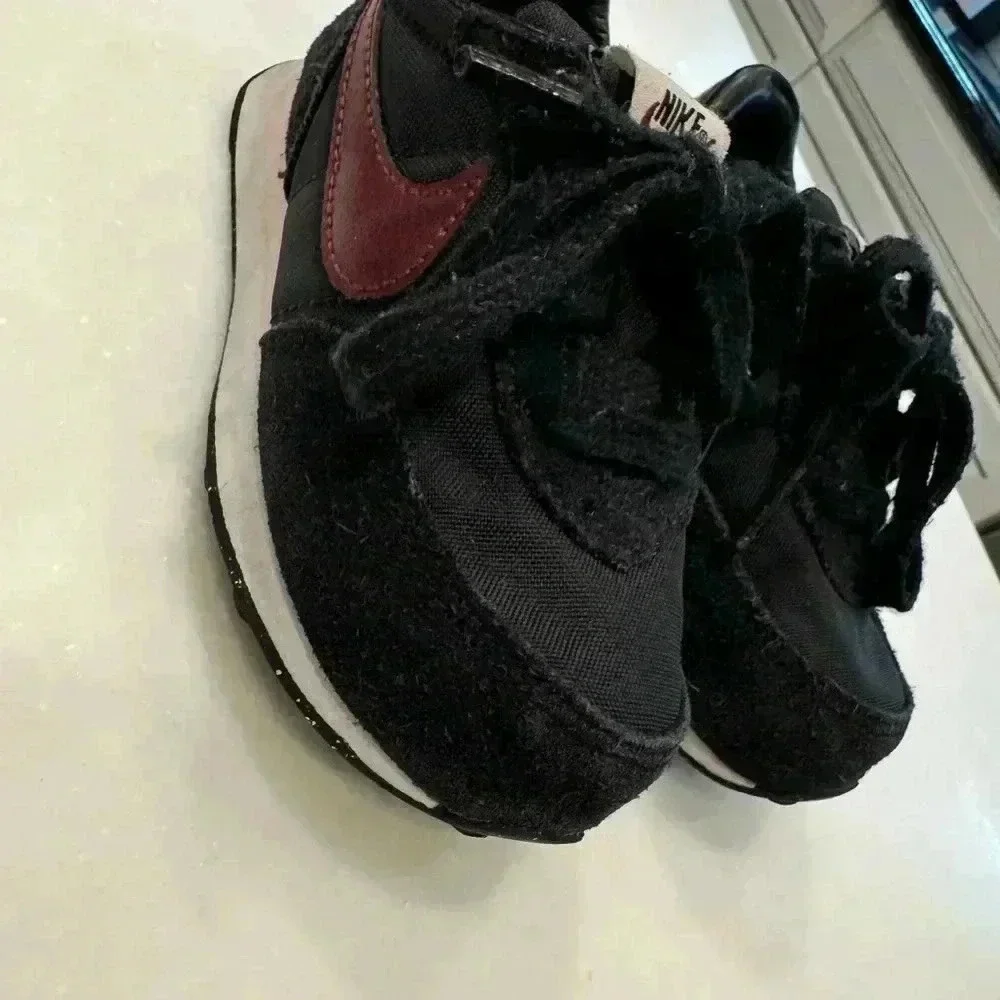 Nike baby girl suede sneakers size 6c. Black with burgandy nike logo.